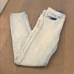 Light wash skinny jeans